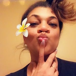 Meet your Posher, Dee